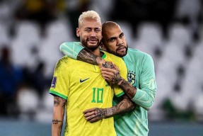 米乐官方网站 - 法甲窗口期走向成谜；上海久事战术微调；话题不断；阵容厚度经受考验