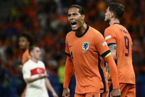 米乐体育官网 - F1夜战：东城天虎队逆转东海霹雳队，主帅临场妙招二次进攻频频奏效