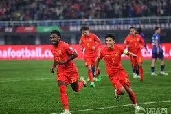 米乐体育官网 -岭东雷霆队鏖战钱塘金雕队，冲浪预选赛失利，核心复出即建功。(雷霆队是什么队)