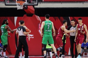 米乐官方网址 - 埃因霍温训练开放日；赛后官宣签约引欢呼；足总杯在即；更衣室氛围转暖