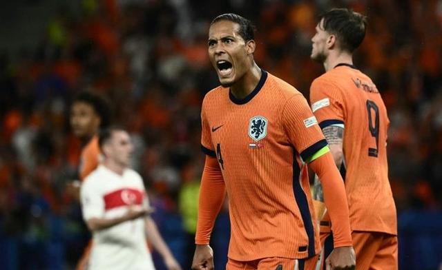 F1夜战:东城天虎队逆转东海霹雳队,主帅临场妙招二次进攻频频奏效 F1夜战:东城天虎队逆转东海霹雳队,主帅临场妙招二次进攻频频奏效