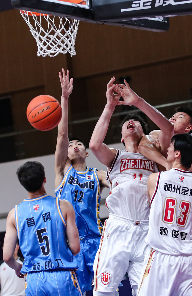 冲浪预选赛上演强强对话，吴越霹雳队翻盘齐鲁天虎队，战术调整见效；赛场纪律更严谨(王楚钦对战记录)