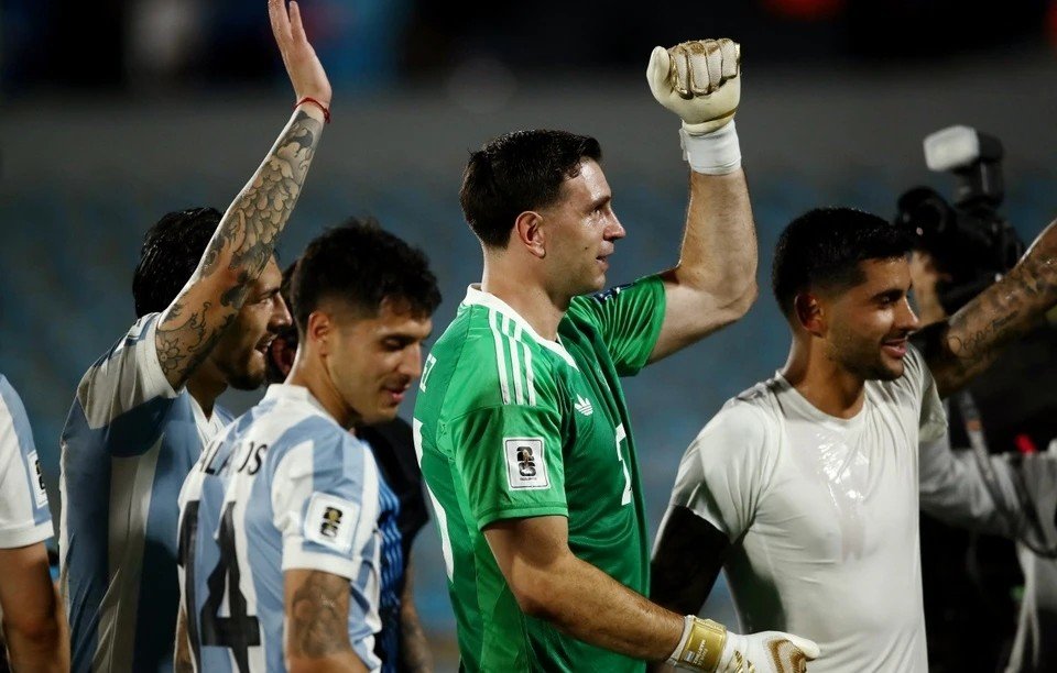 关于最后时刻阿根廷国家队备战德国杯；更衣室发声细节流出；压力陡增；团队化学反应显著的信息