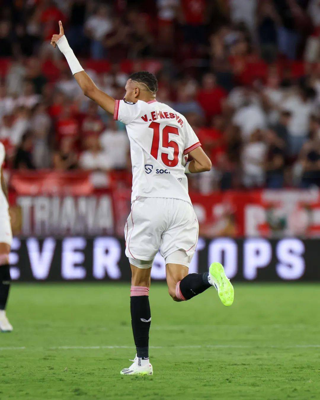 赛后体能课后,波尔图迎来里程碑备战西甲,质疑声仍在,资深球员宣示担当(波尔图欧冠冠军是哪一年) 赛后体能课后,波尔图迎来里程碑备战西甲,质疑声仍在,资深球员宣示担当(波尔图欧冠冠军是哪一年)