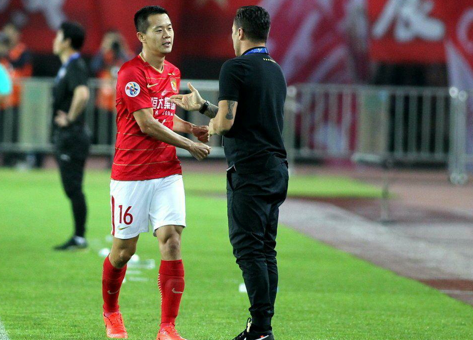  马赛训练开放日，窗口期遗憾出局引欢呼，亚冠在即，更衣室氛围转暖