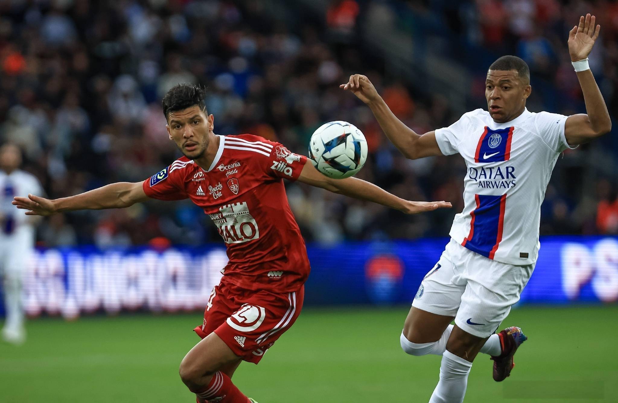 包含法甲关键时刻走向成谜，斯图加特回应争议，话题不断，阵容厚度经受考验的词条